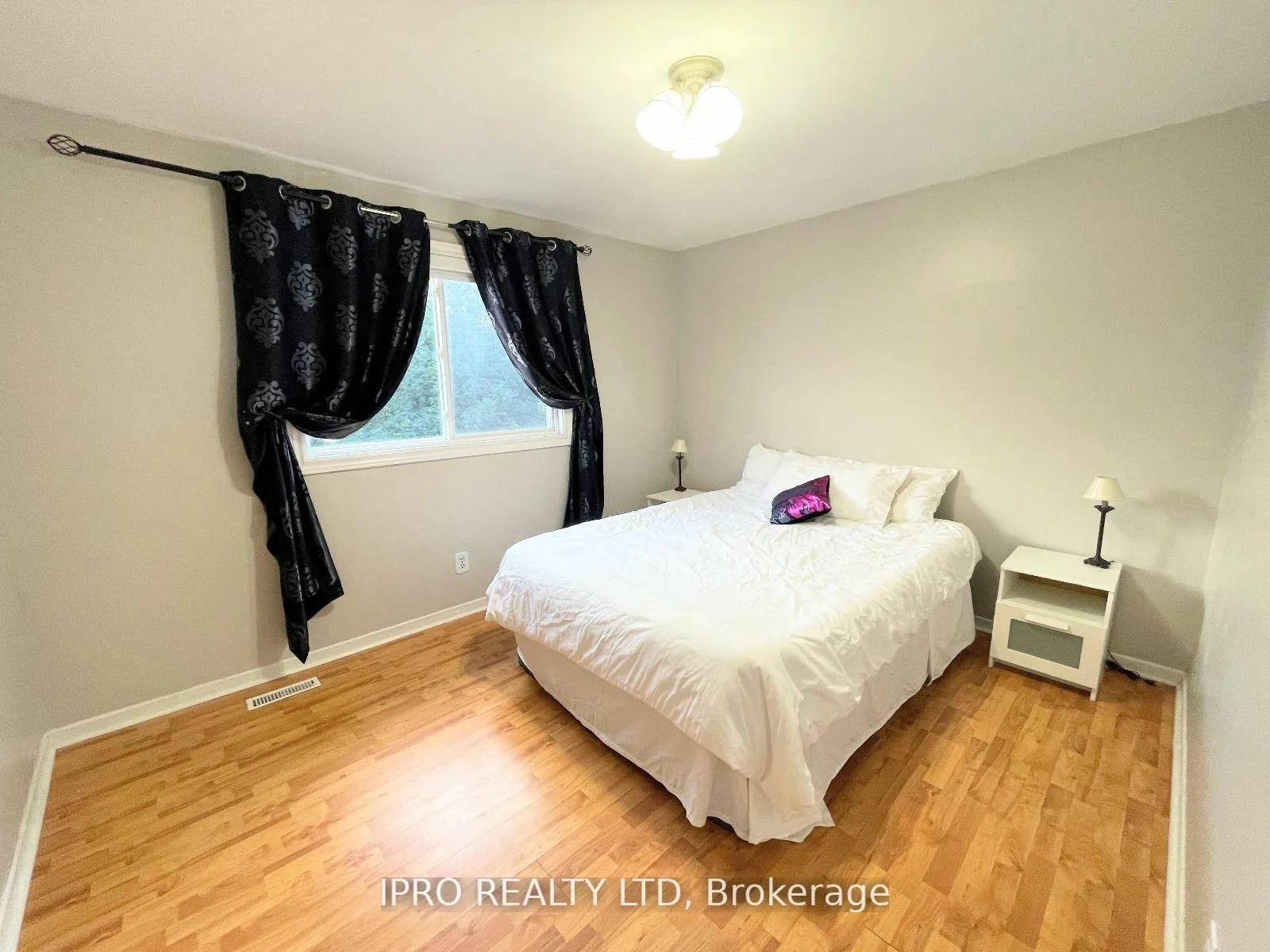 Photo 9 of 31 Carlton Road E, Barrie, Cundles East — HOMEH