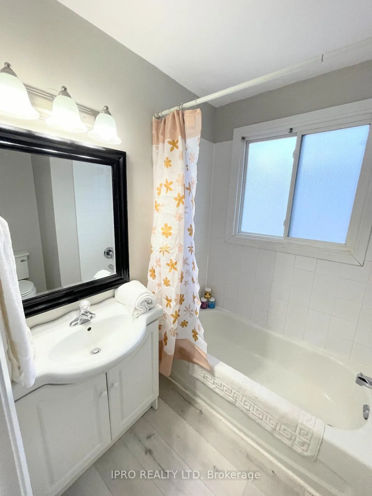 Photo 10 of 31 Carlton Road E, Barrie, Cundles East — HOMEH