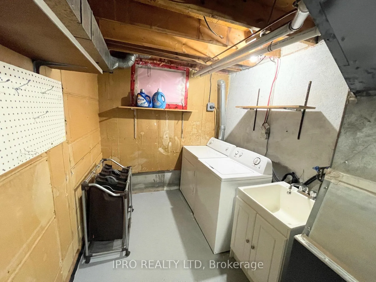Photo 16 of 31 Carlton Road E, Barrie, Cundles East — HOMEH