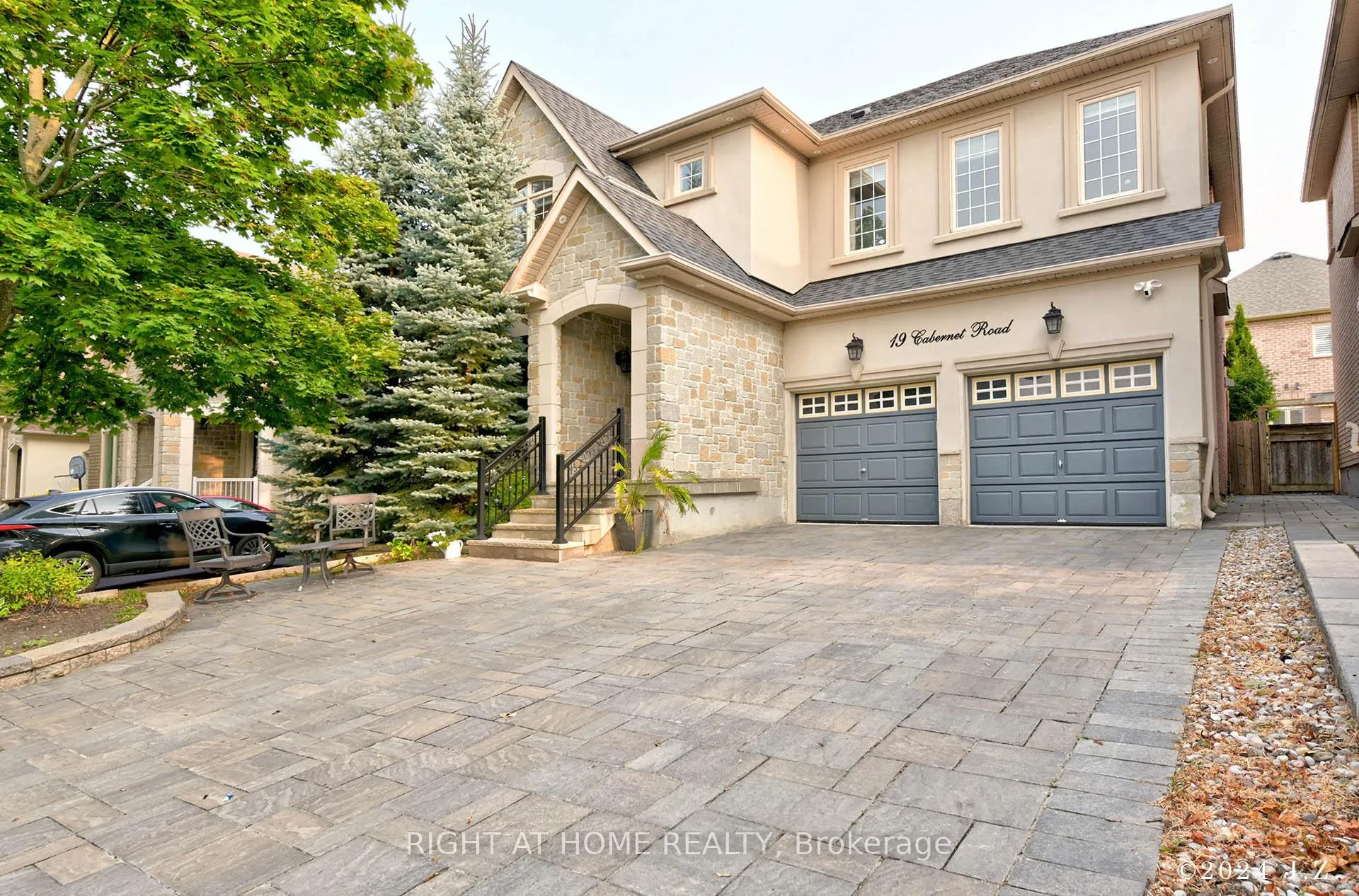 Photo 1 of 19 Cabernet Road, Vaughan, Patterson — HOMEH