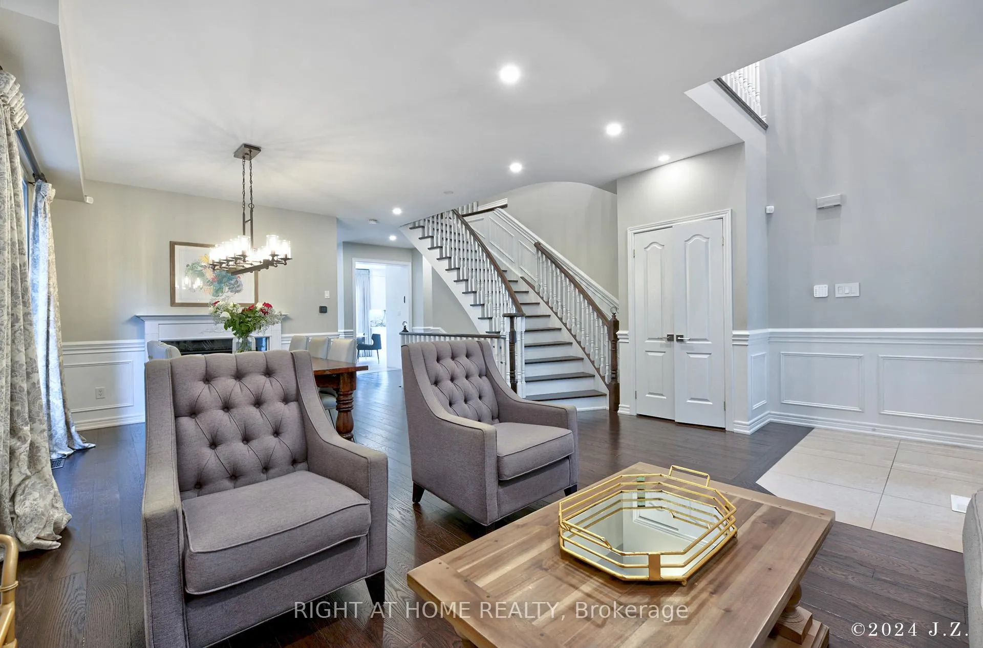 Photo 4 of 19 Cabernet Road, Vaughan, Patterson — HOMEH