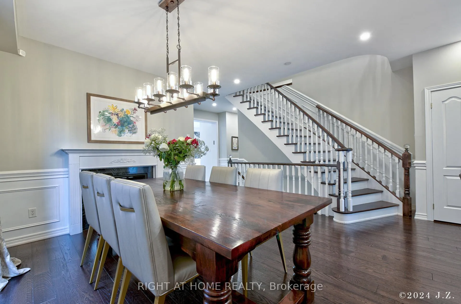 Photo 5 of 19 Cabernet Road, Vaughan, Patterson — HOMEH