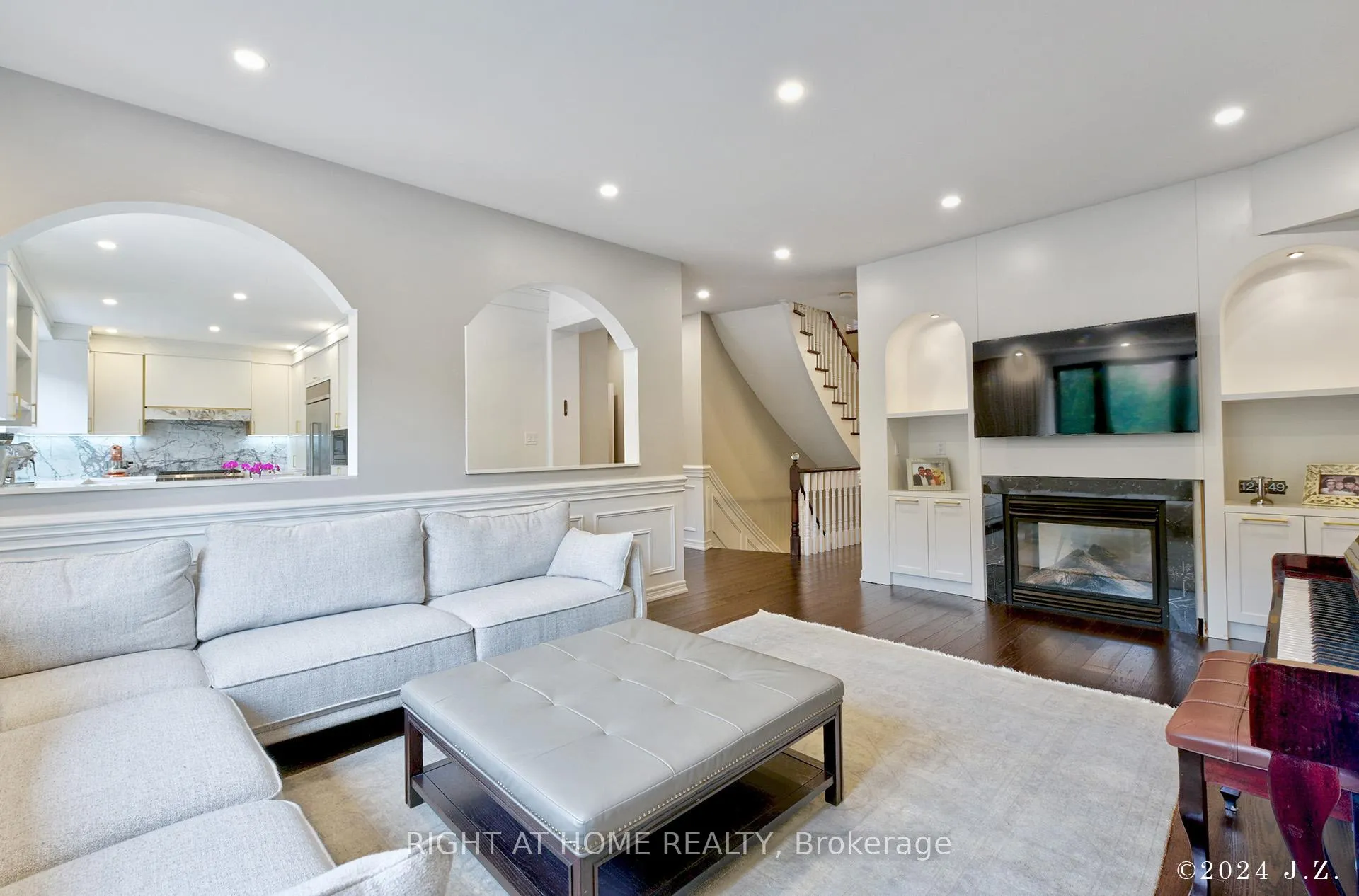 Photo 9 of 19 Cabernet Road, Vaughan, Patterson — HOMEH