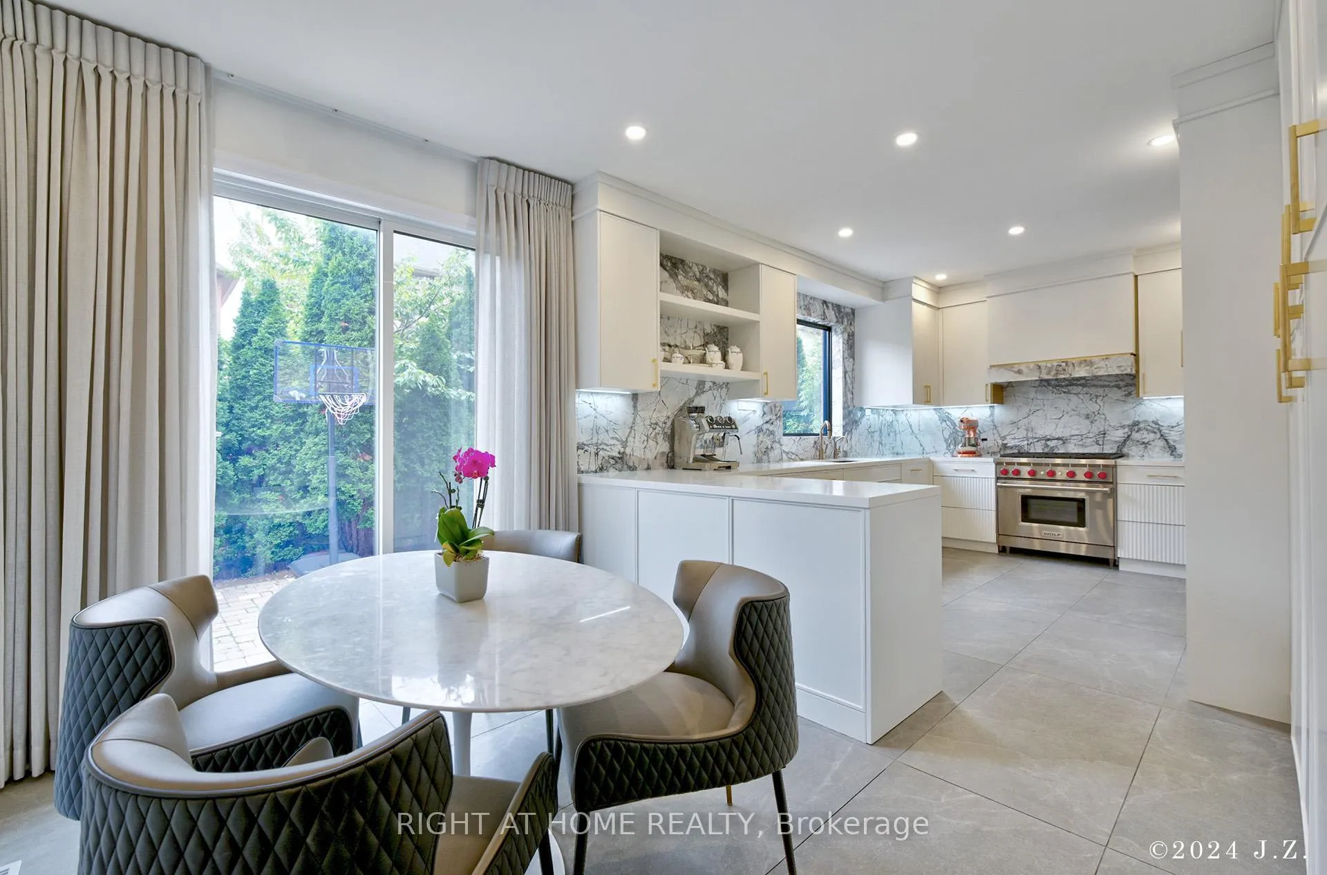 Photo 10 of 19 Cabernet Road, Vaughan, Patterson — HOMEH