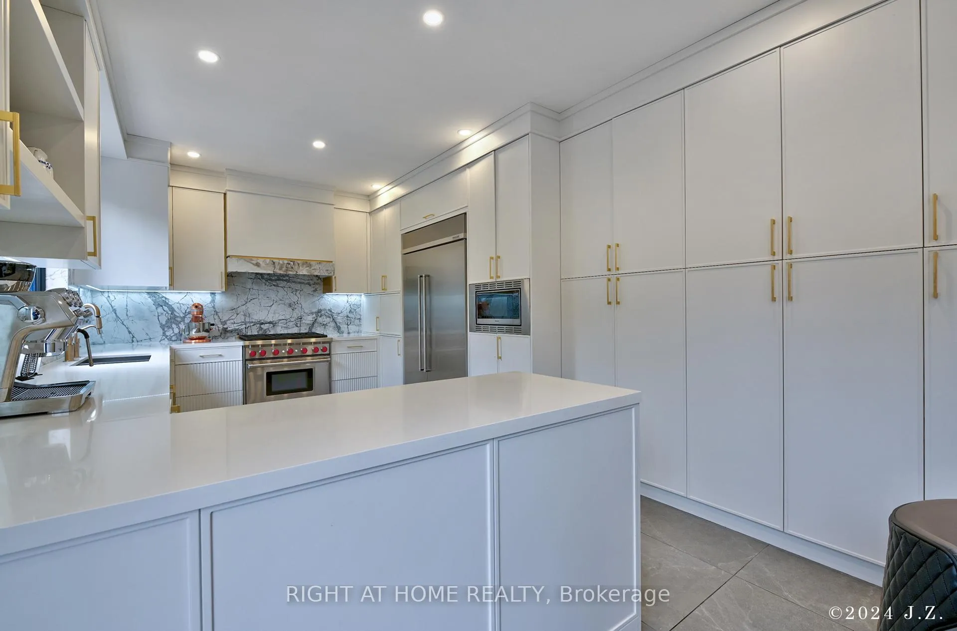 Photo 11 of 19 Cabernet Road, Vaughan, Patterson — HOMEH