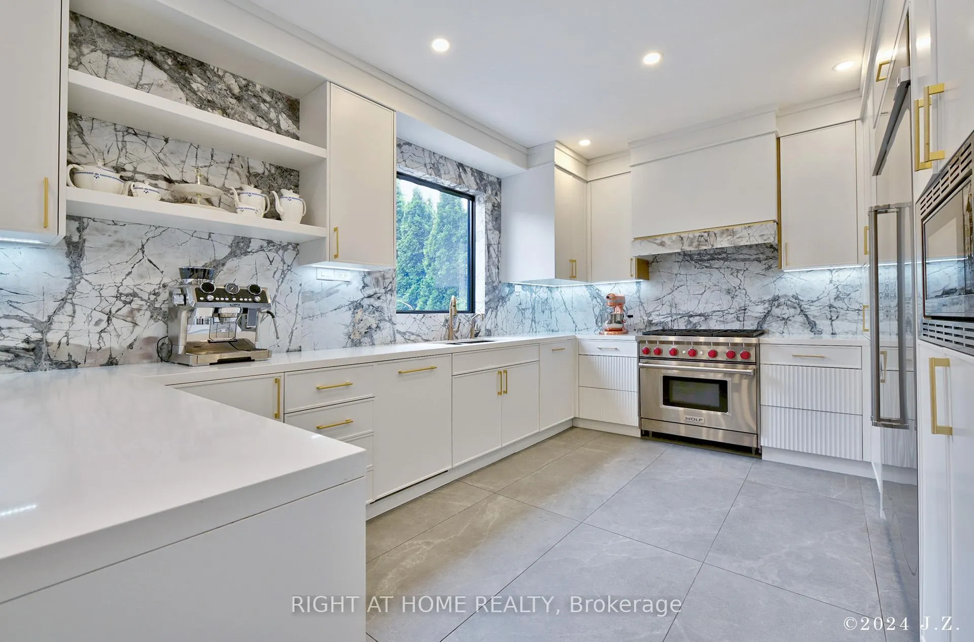 Photo 12 of 19 Cabernet Road, Vaughan, Patterson — HOMEH
