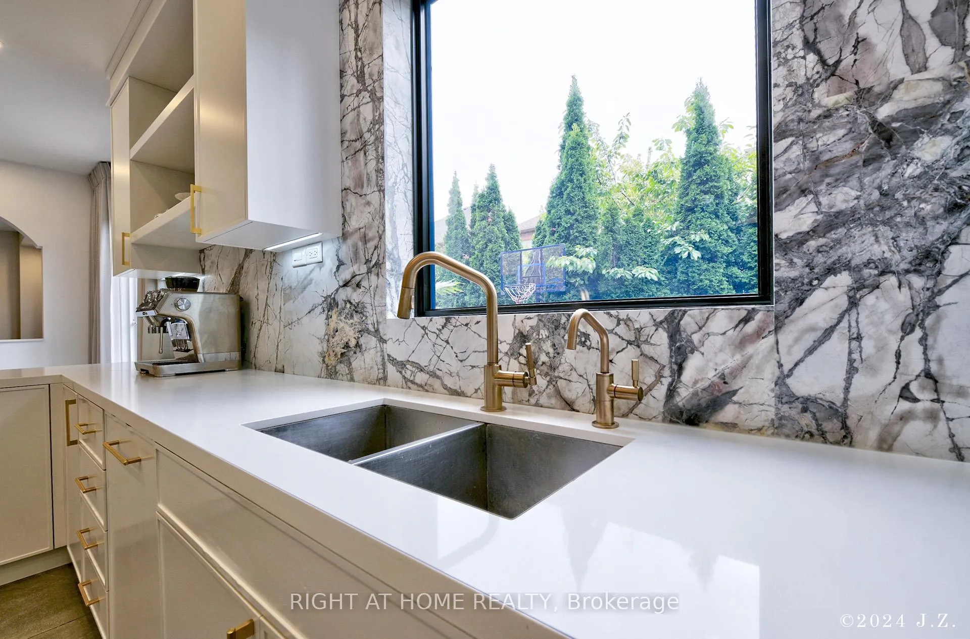 Photo 14 of 19 Cabernet Road, Vaughan, Patterson — HOMEH