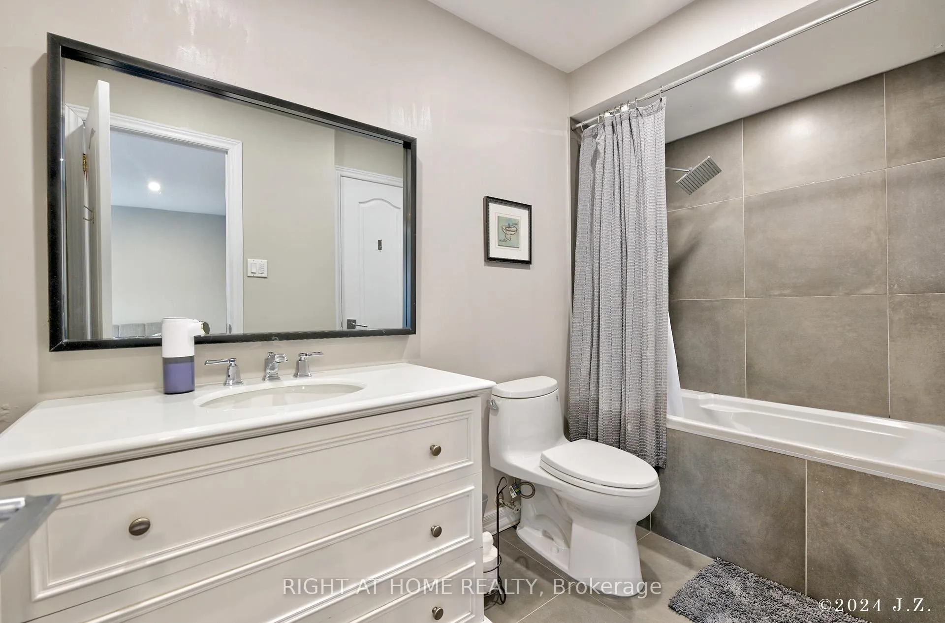 Photo 21 of 19 Cabernet Road, Vaughan, Patterson — HOMEH