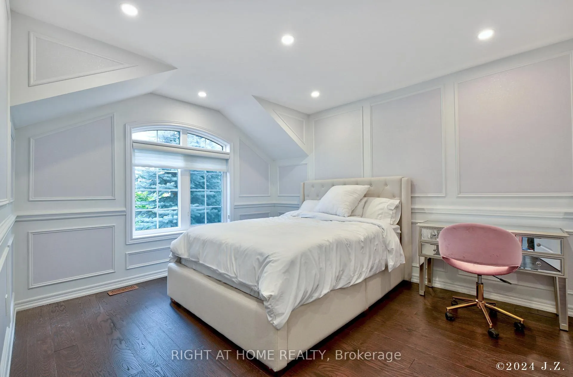 Photo 24 of 19 Cabernet Road, Vaughan, Patterson — HOMEH