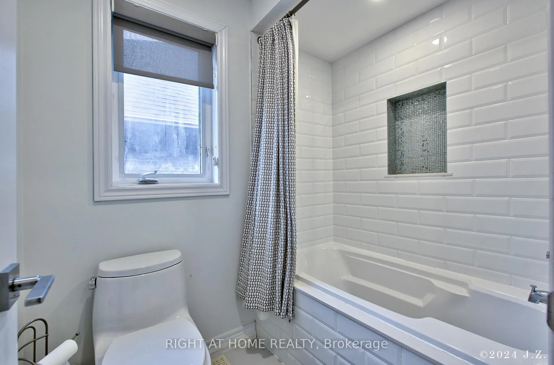 Photo 25 of 19 Cabernet Road, Vaughan, Patterson — HOMEH
