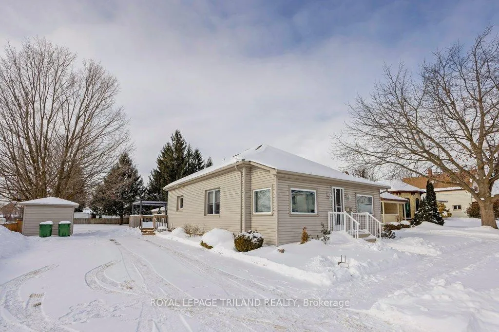Photo 2 of 102 Alma Street, St. Thomas — HOMEH