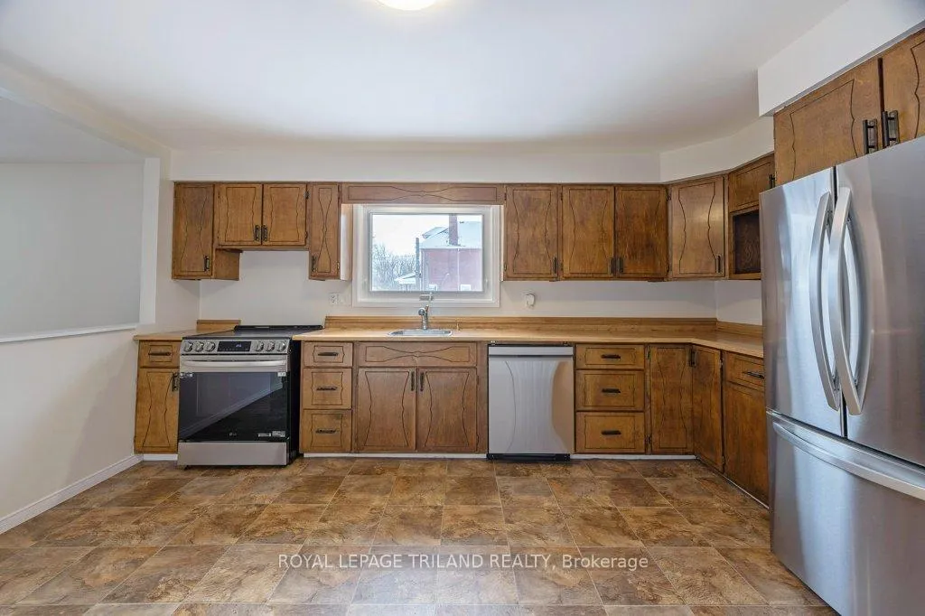 Photo 11 of 102 Alma Street, St. Thomas — HOMEH