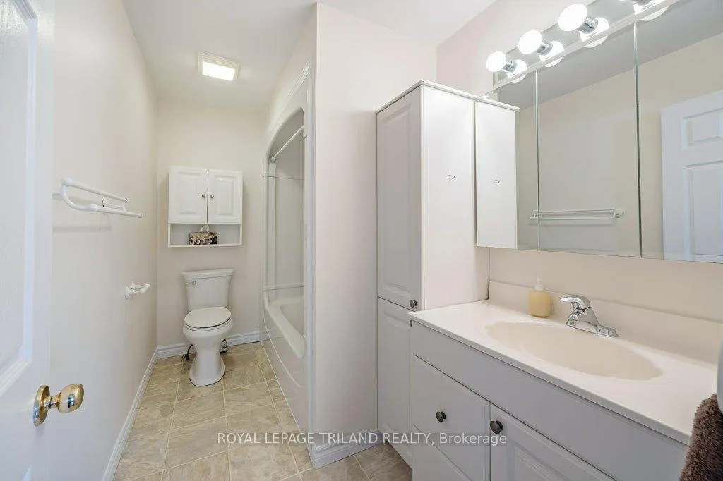 Photo 16 of 102 Alma Street, St. Thomas — HOMEH