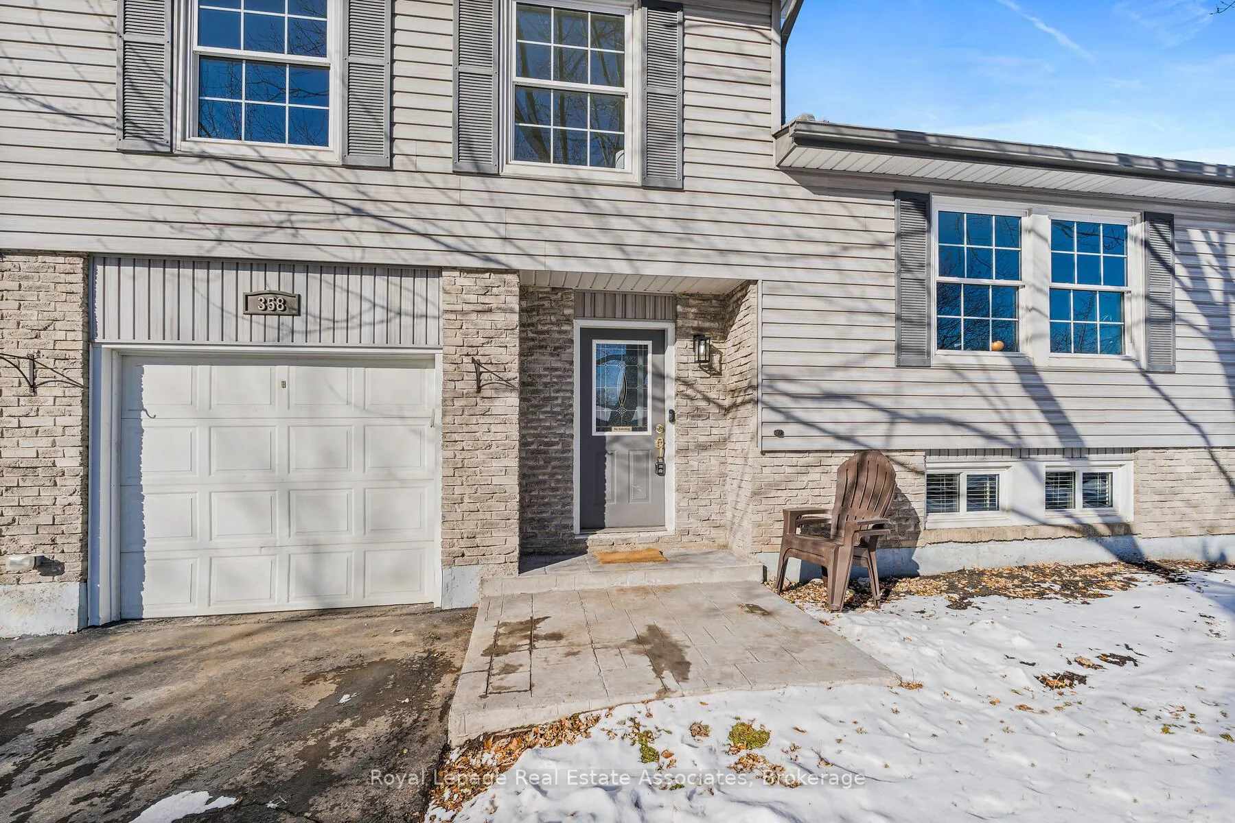 Photo 3 of 358 Mcnabb Crescent, Milton, Dorset Park — HOMEH