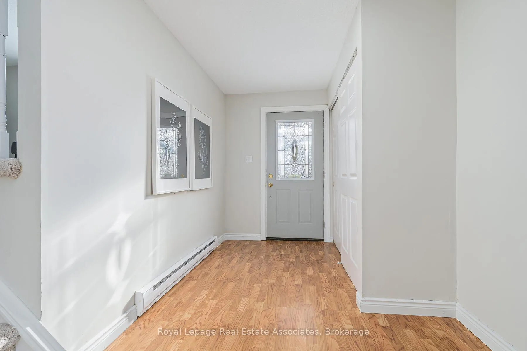 Photo 4 of 358 Mcnabb Crescent, Milton, Dorset Park — HOMEH