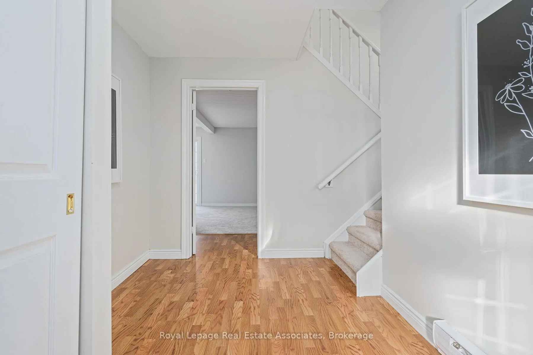 Photo 5 of 358 Mcnabb Crescent, Milton, Dorset Park — HOMEH