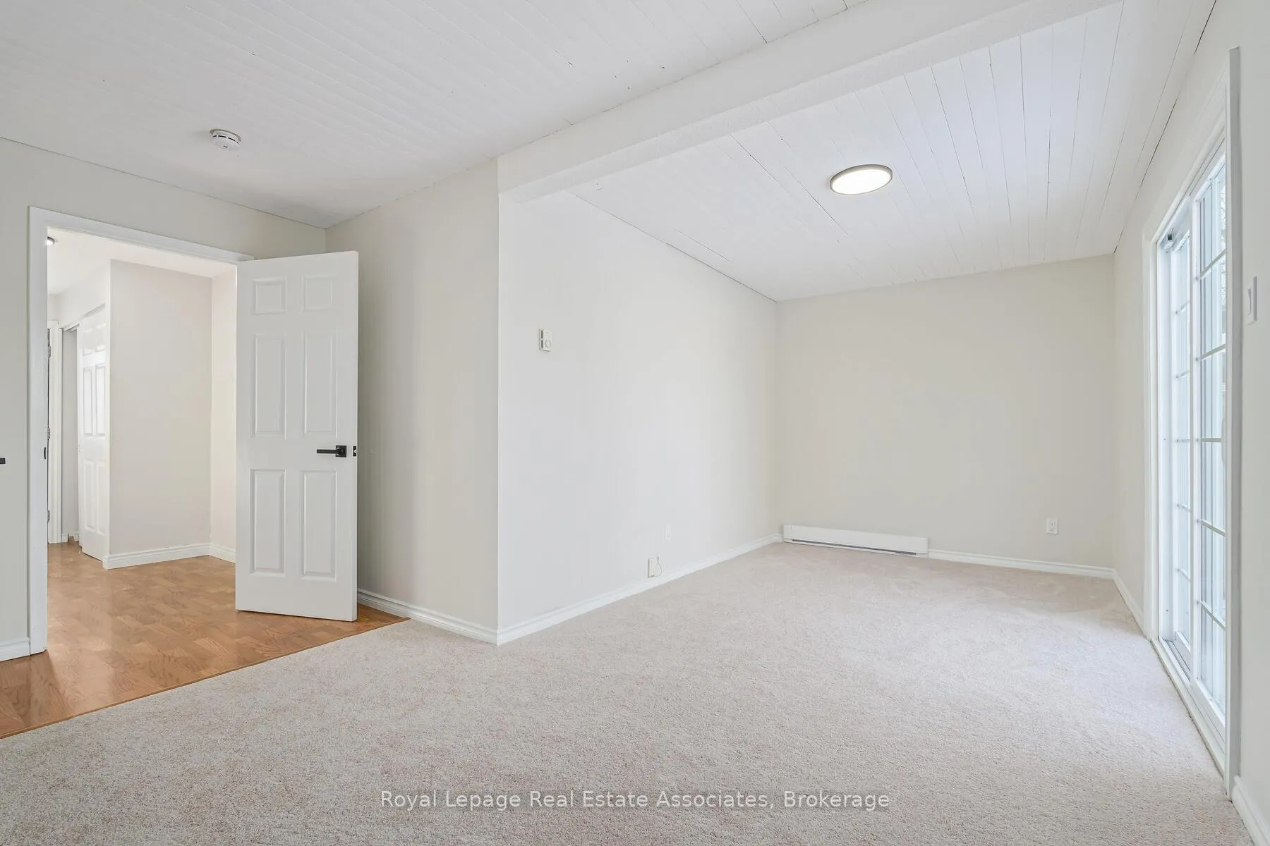 Photo 7 of 358 Mcnabb Crescent, Milton, Dorset Park — HOMEH