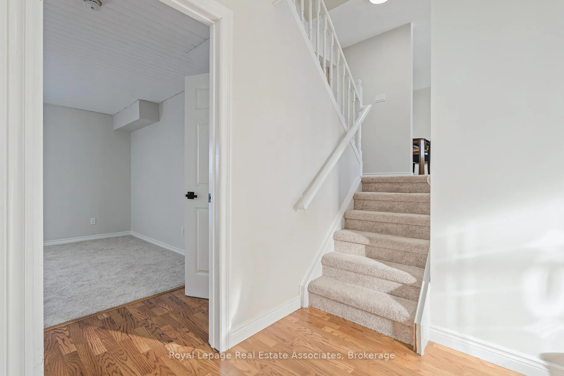 Photo 8 of 358 Mcnabb Crescent, Milton, Dorset Park — HOMEH
