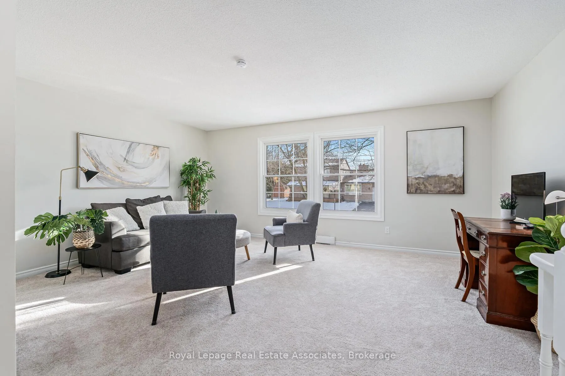 Photo 9 of 358 Mcnabb Crescent, Milton, Dorset Park — HOMEH