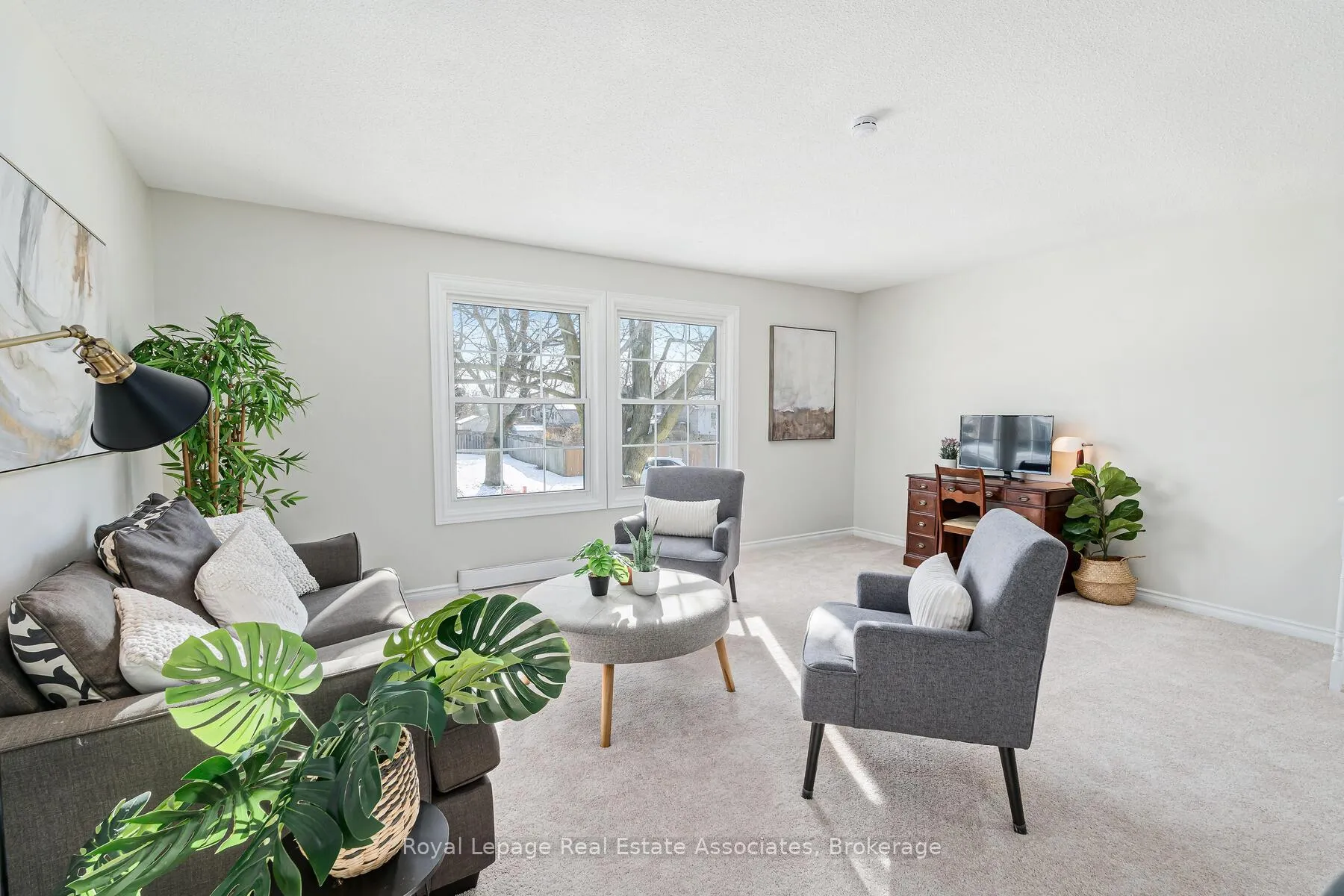 Photo 10 of 358 Mcnabb Crescent, Milton, Dorset Park — HOMEH