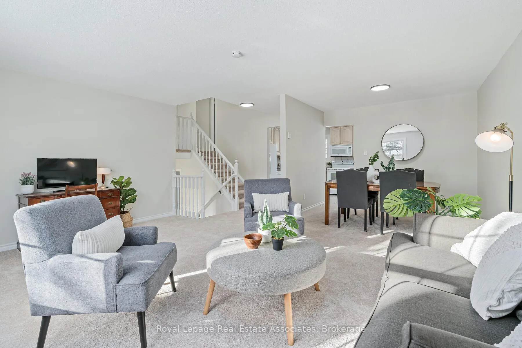 Photo 12 of 358 Mcnabb Crescent, Milton, Dorset Park — HOMEH