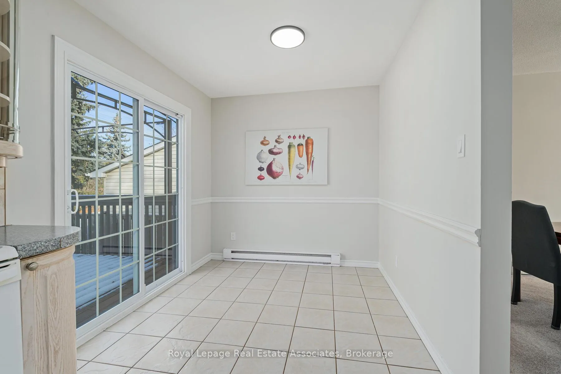 Photo 18 of 358 Mcnabb Crescent, Milton, Dorset Park — HOMEH