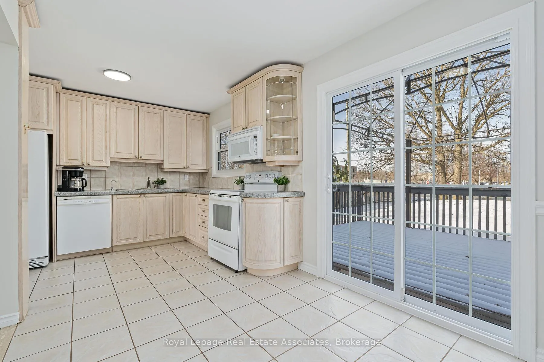 Photo 19 of 358 Mcnabb Crescent, Milton, Dorset Park — HOMEH