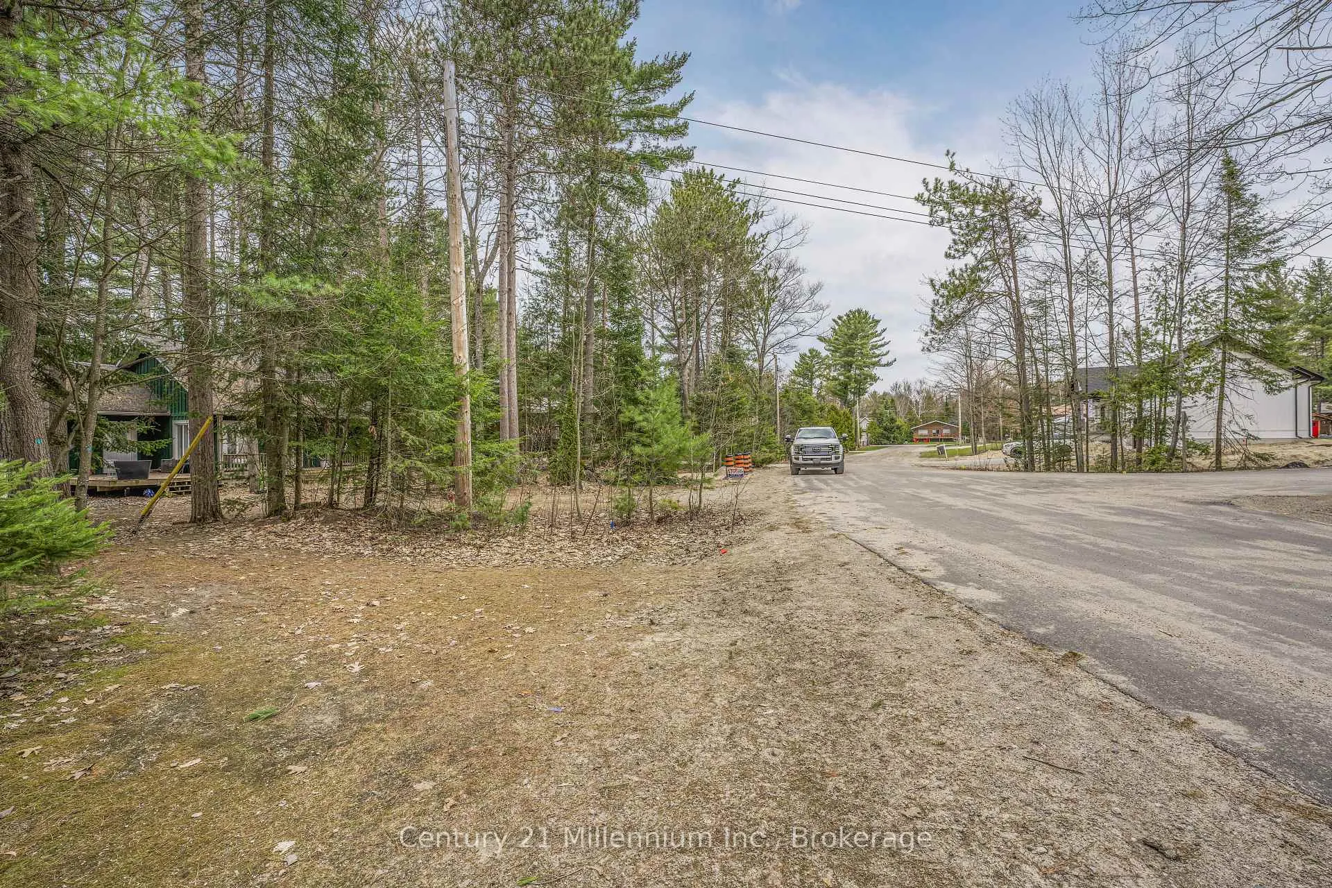 Photo 21 of 41 Fernanne Drive, Tiny, Rural Tiny — HOMEH