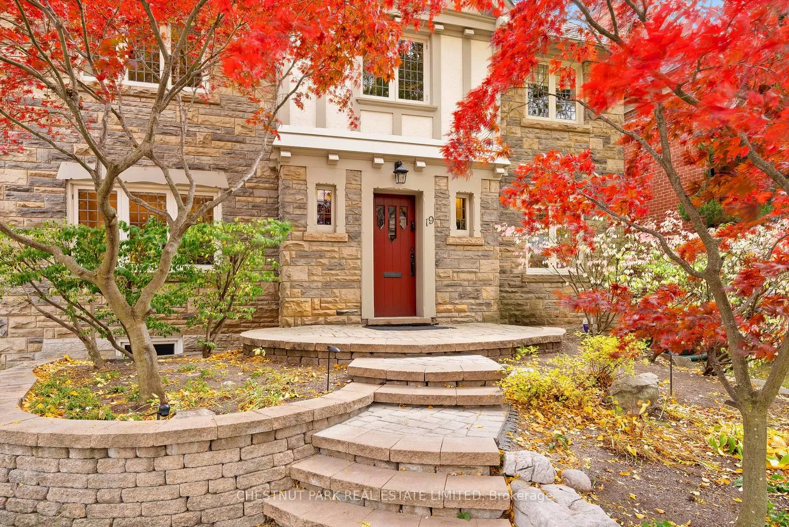 Photo 2 of 19 Hillhurst Boulevard, Toronto, Lawrence Park South — HOMEH