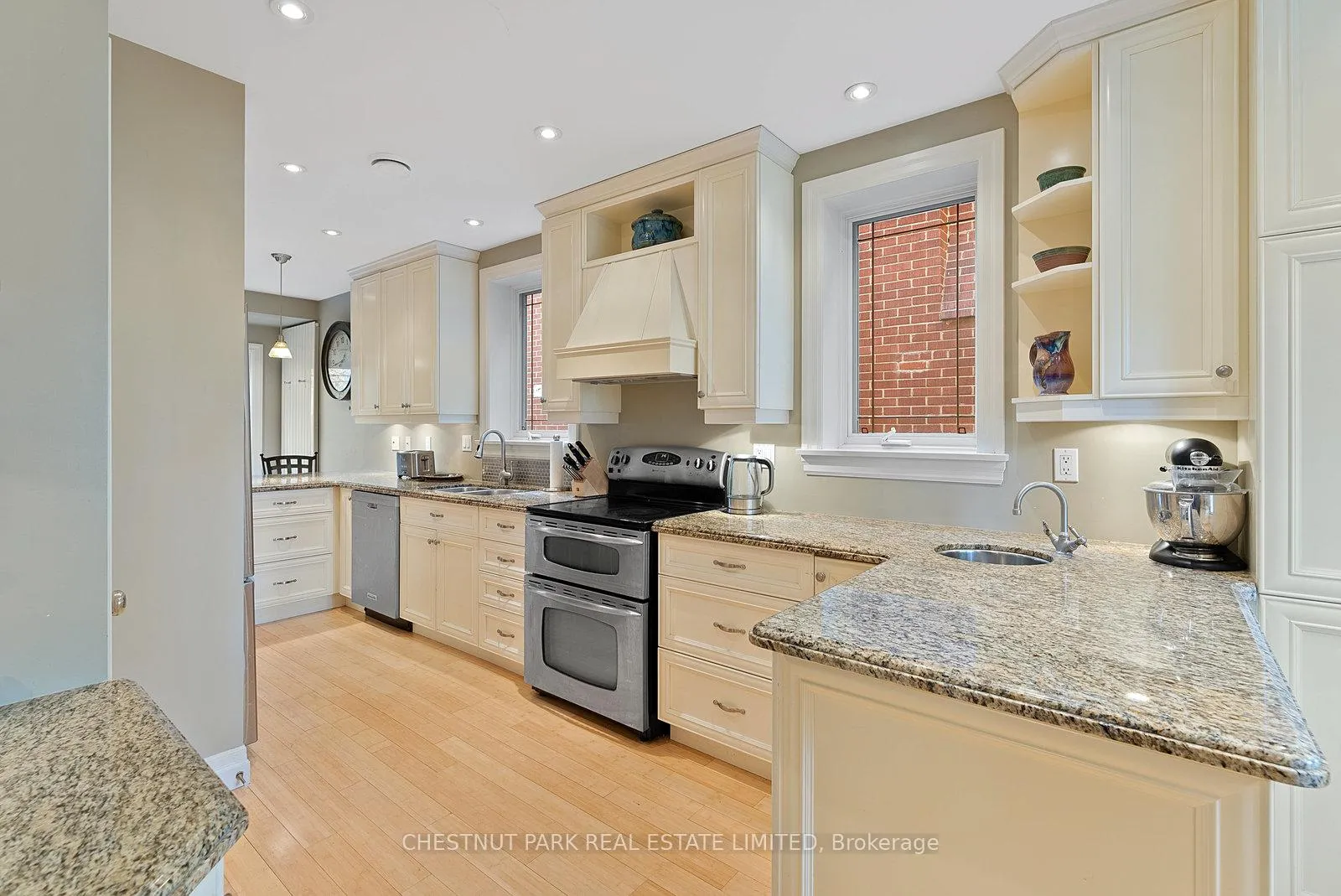 Photo 11 of 19 Hillhurst Boulevard, Toronto, Lawrence Park South — HOMEH