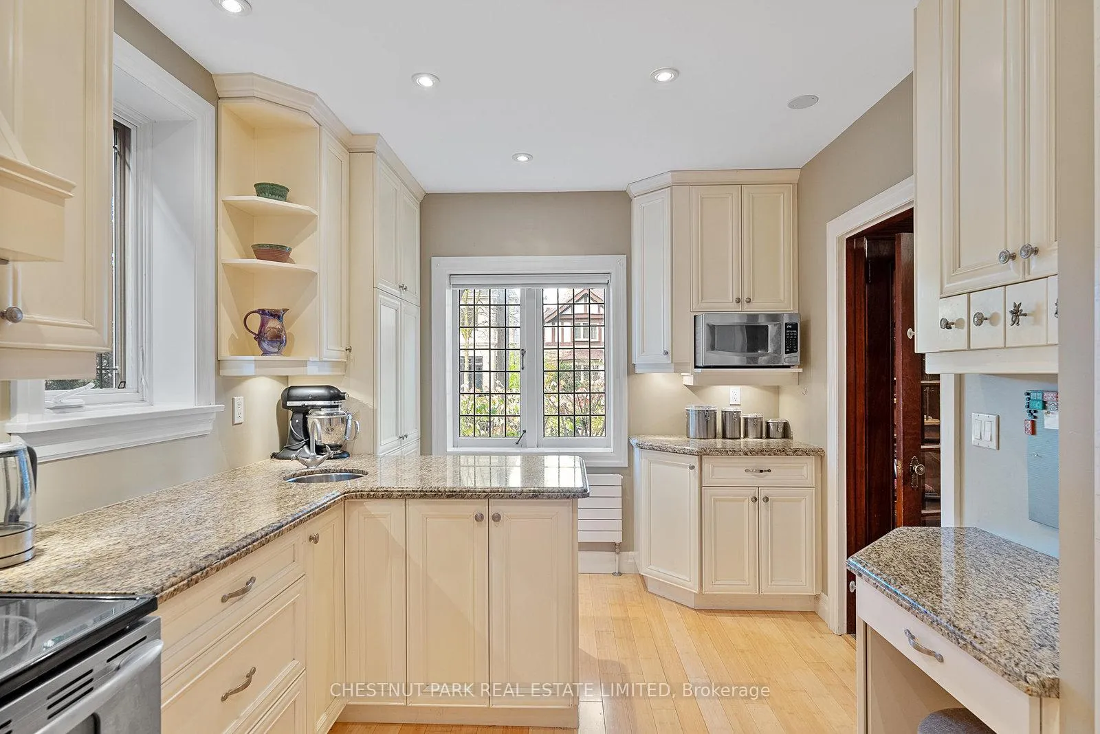 Photo 12 of 19 Hillhurst Boulevard, Toronto, Lawrence Park South — HOMEH