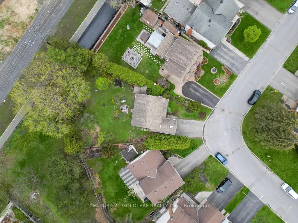 Photo 3 of 1745 Bonaventure Terrace, Ottawa, Convent Glen South — HOMEH