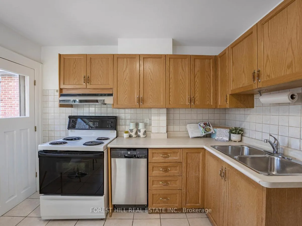 Photo 17 of 355 Belsize Drive, Toronto, Mount Pleasant East — HOMEH