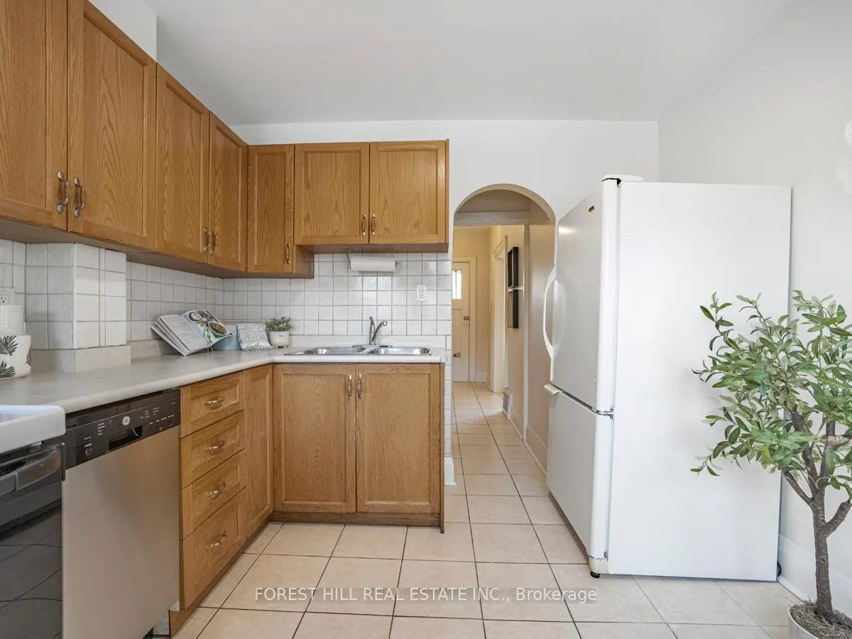 Photo 20 of 355 Belsize Drive, Toronto, Mount Pleasant East — HOMEH
