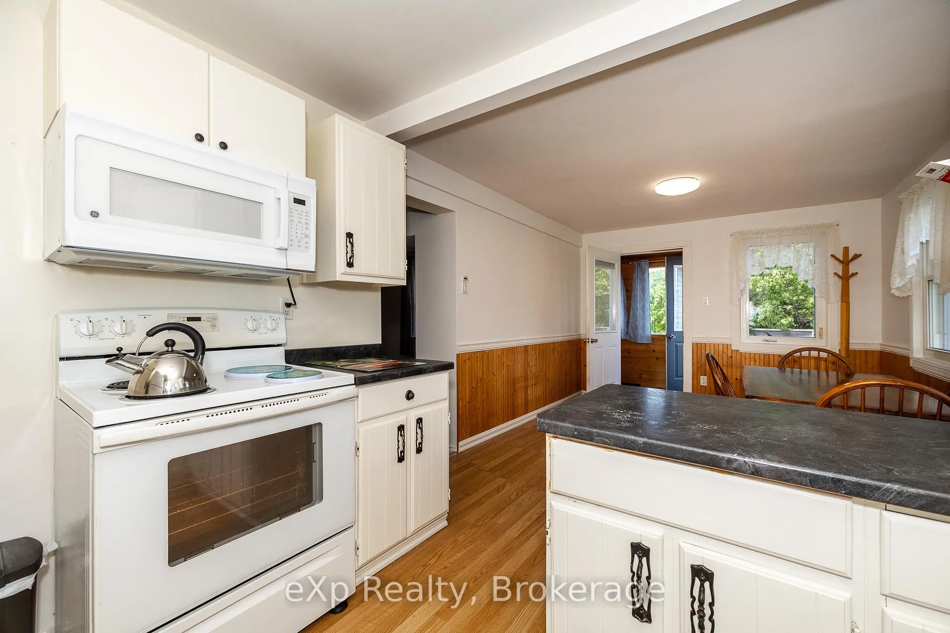 Photo 12 of 317517 6 & 10 Highway, Meaford — HOMEH