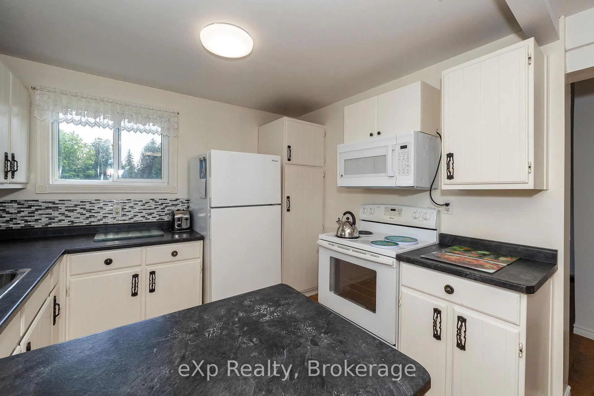 Photo 14 of 317517 6 & 10 Highway, Meaford — HOMEH