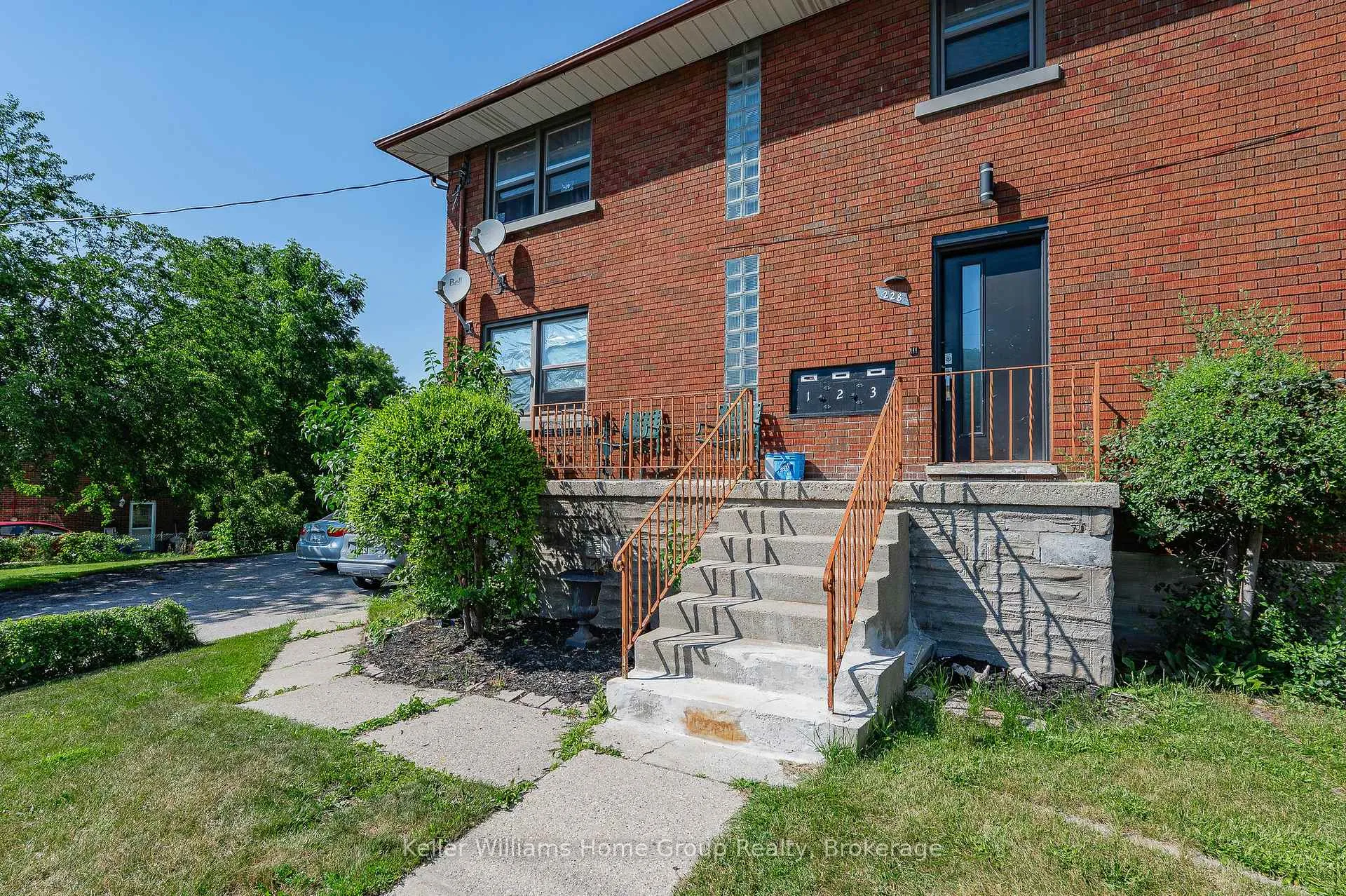 Photo 3 of 228 Connaught Street, Kitchener — HOMEH