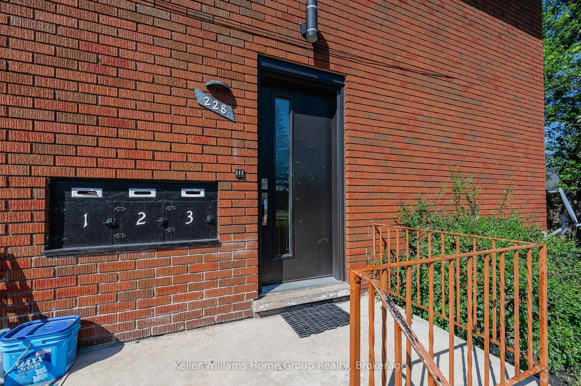 Photo 4 of 228 Connaught Street, Kitchener — HOMEH