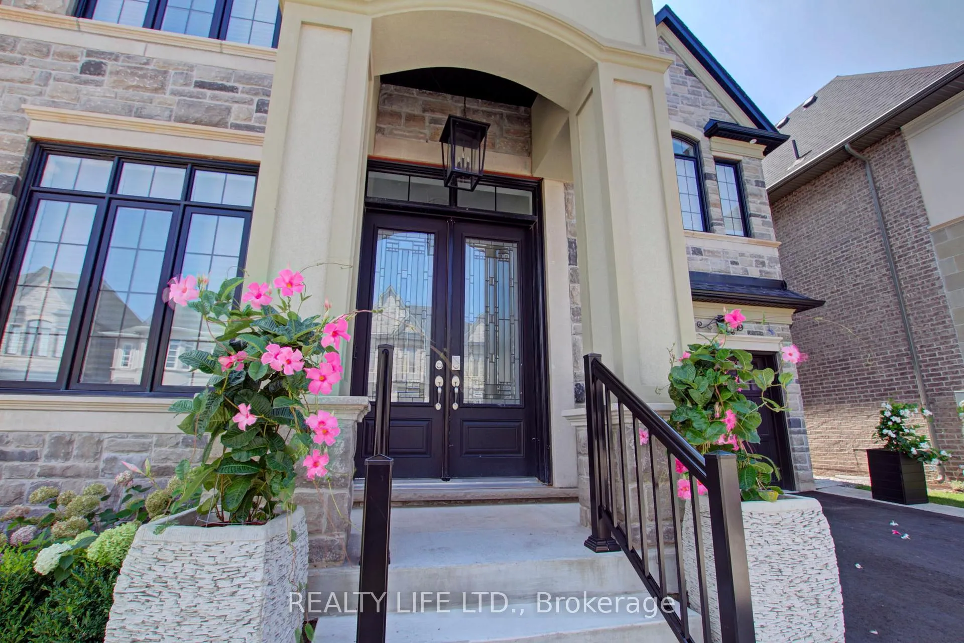 Photo 2 of 3140 Daniel Way, Oakville, Glenorchy — HOMEH