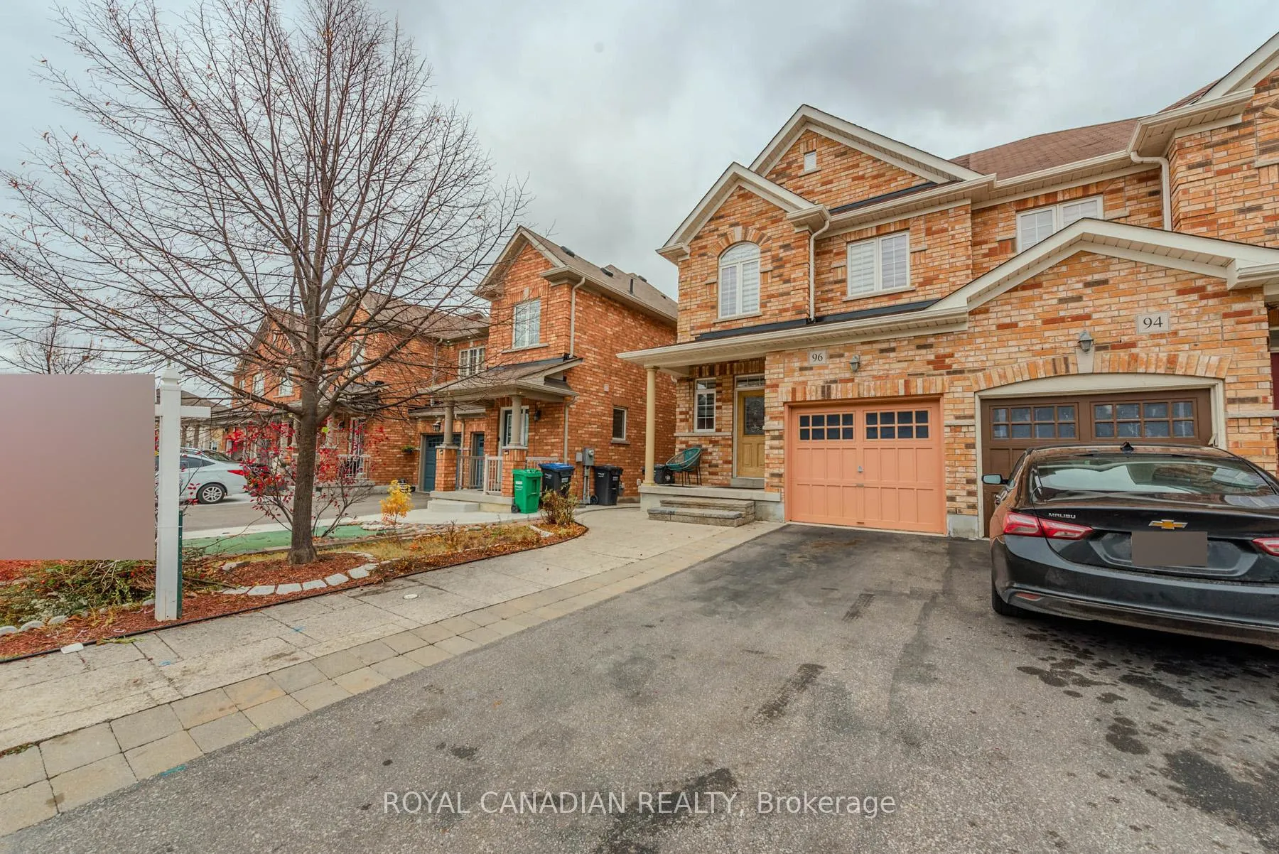 Photo 4 of 96 Clearfield Drive, Brampton, Bram East — HOMEH