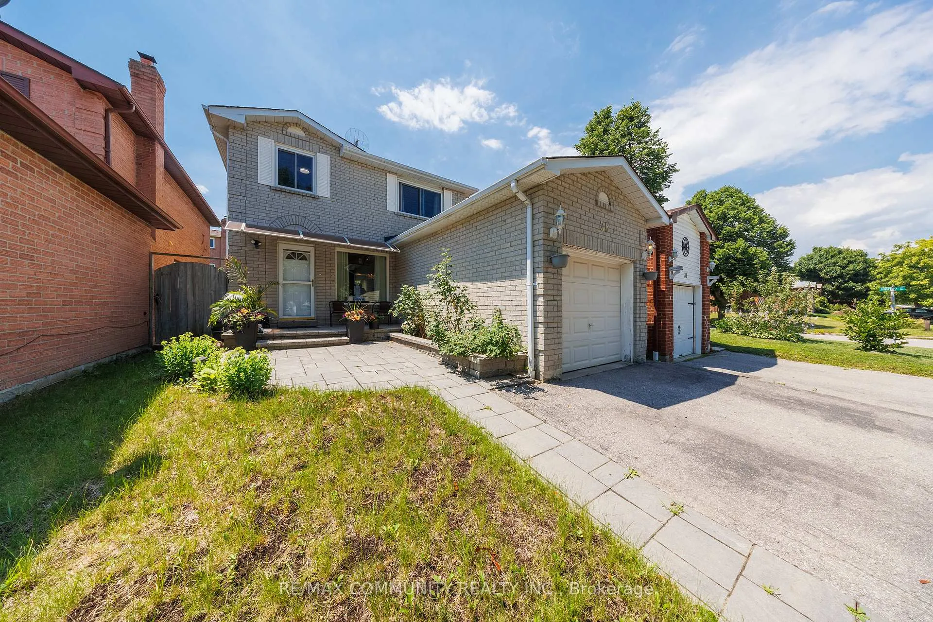 Photo 2 of 28 Trawley Crescent, Ajax, Central East — HOMEH