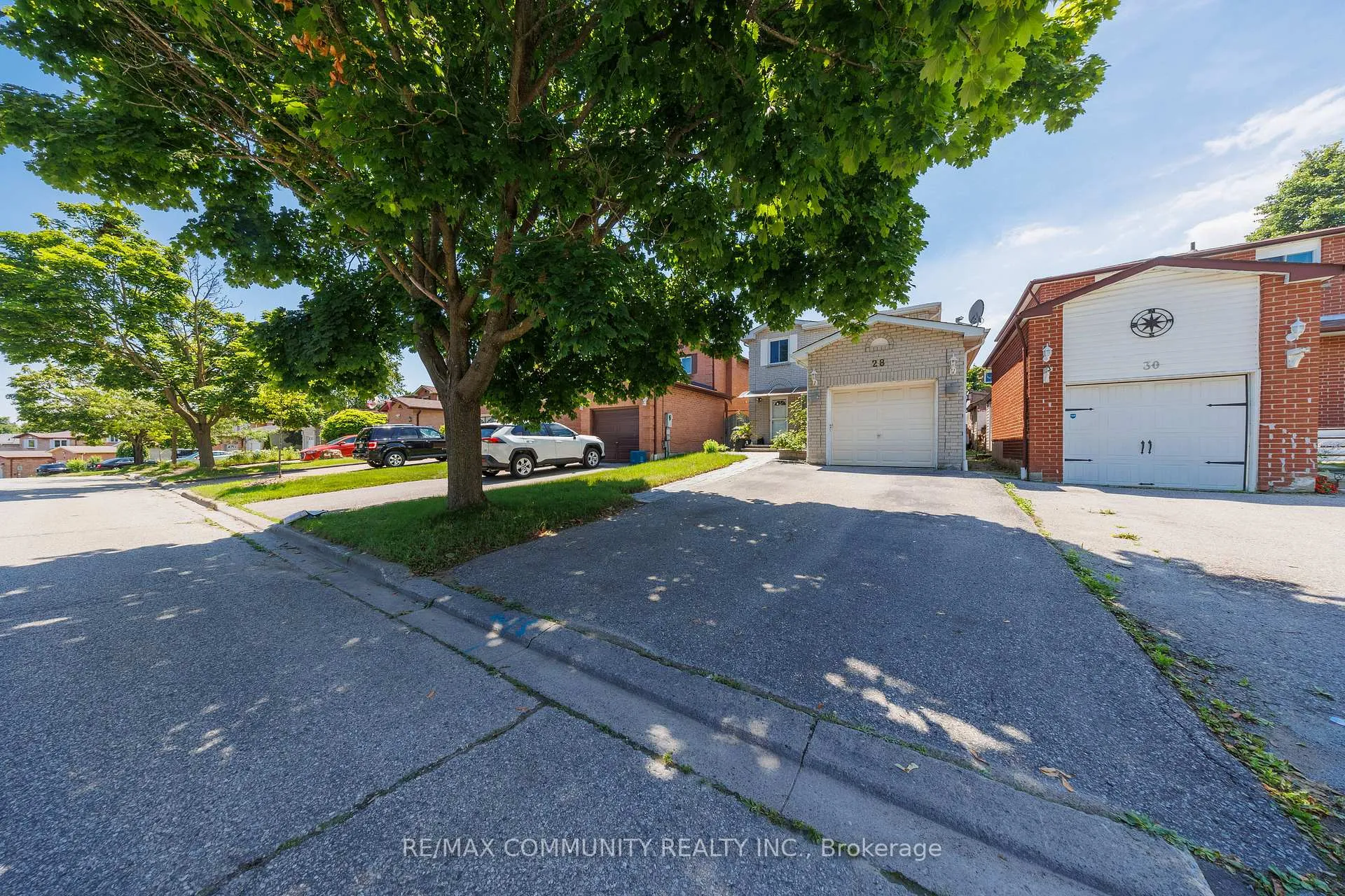 Photo 3 of 28 Trawley Crescent, Ajax, Central East — HOMEH