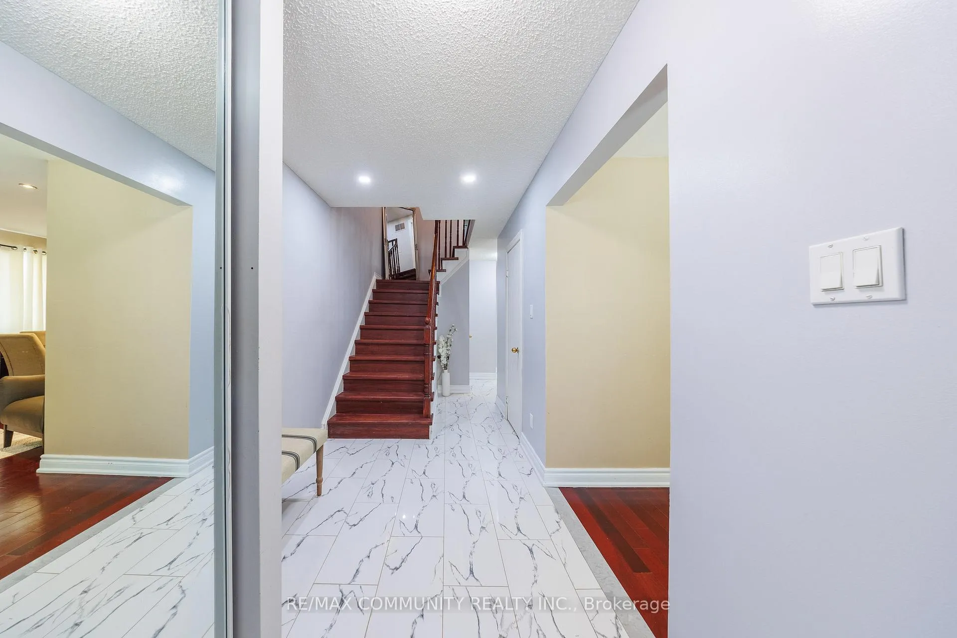 Photo 6 of 28 Trawley Crescent, Ajax, Central East — HOMEH