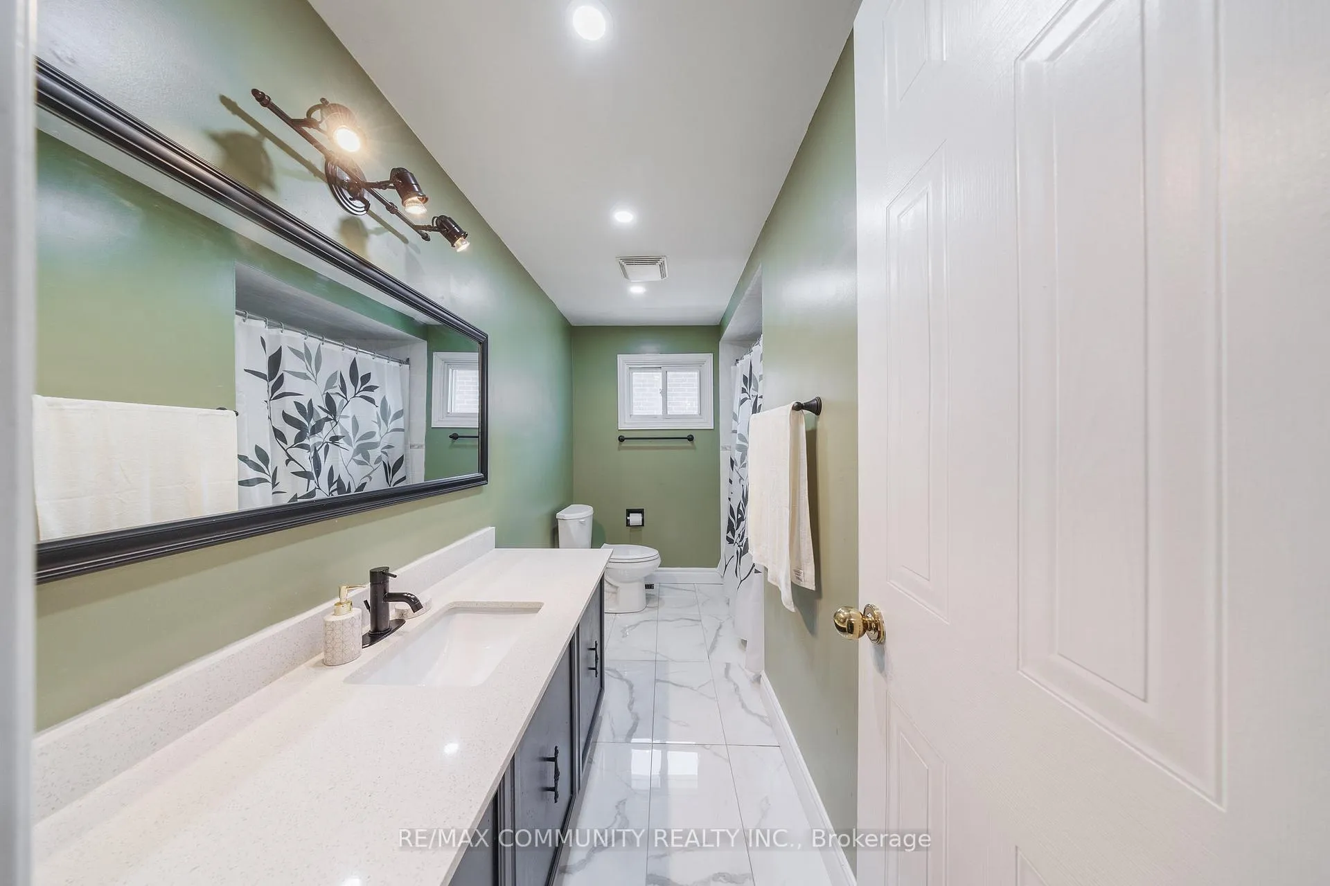 Photo 30 of 28 Trawley Crescent, Ajax, Central East — HOMEH