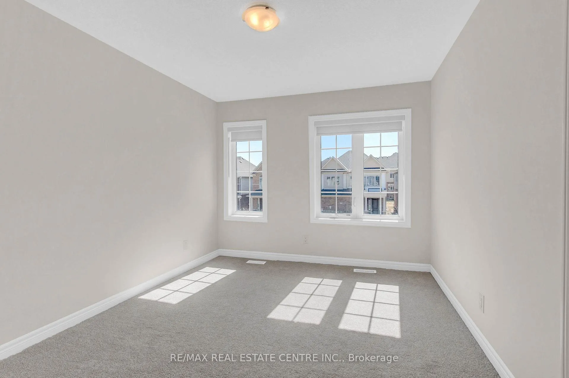 Photo 32 of 63 Georgina Street, Kitchener — HOMEH