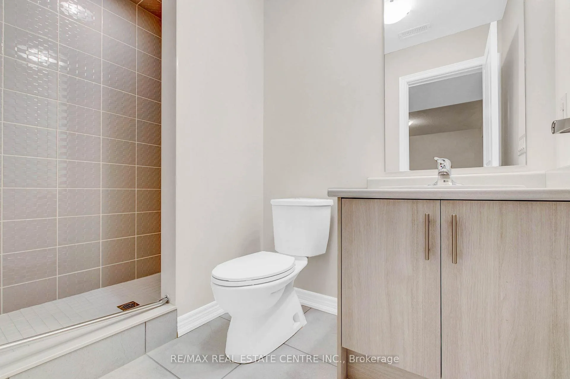 Photo 40 of 63 Georgina Street, Kitchener — HOMEH