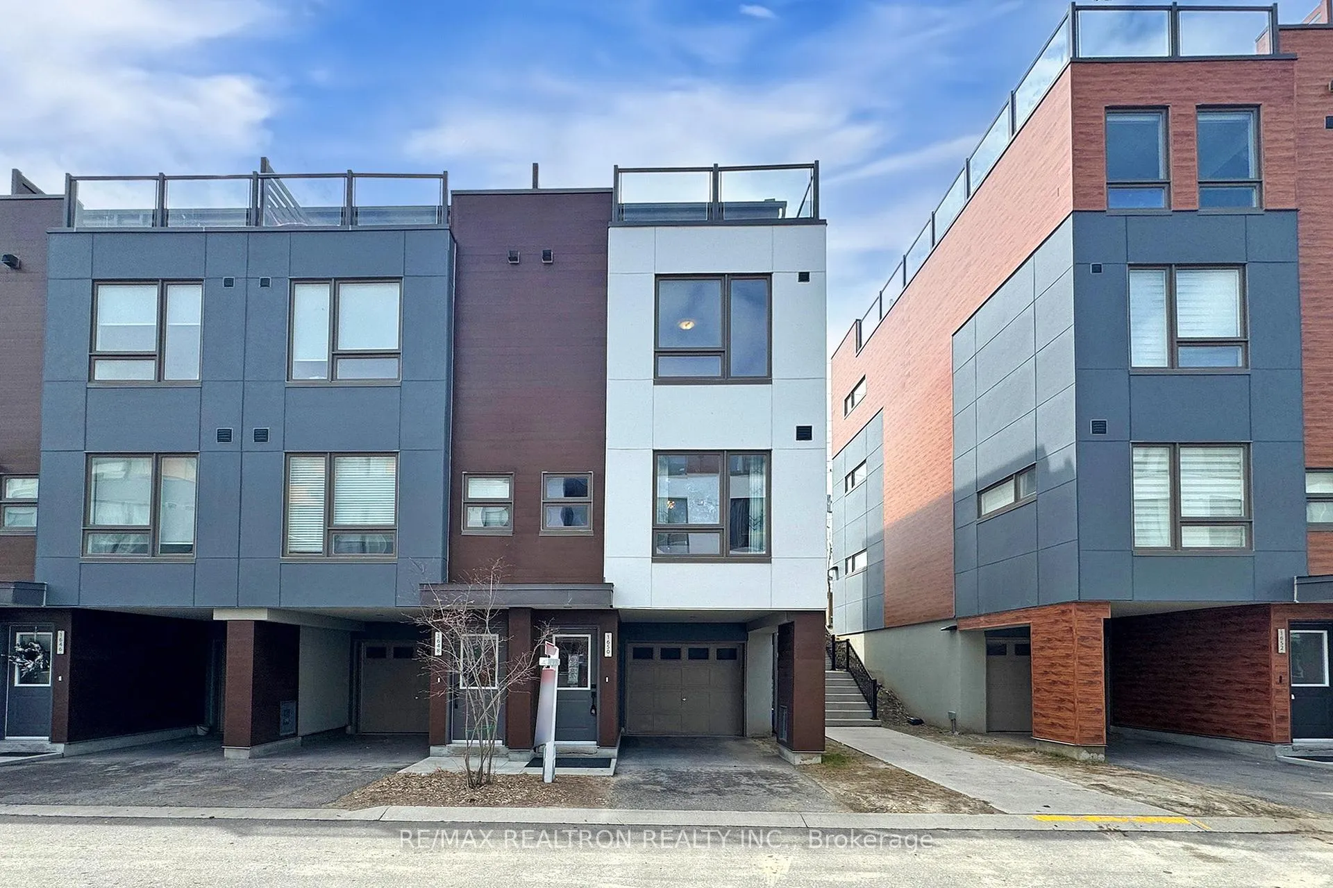 Photo 2 of 1650 Pleasure Valley Path, Oshawa, Samac — HOMEH