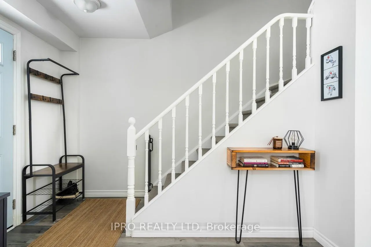 Photo 3 of 19 Reid Crescent, Collingwood — HOMEH