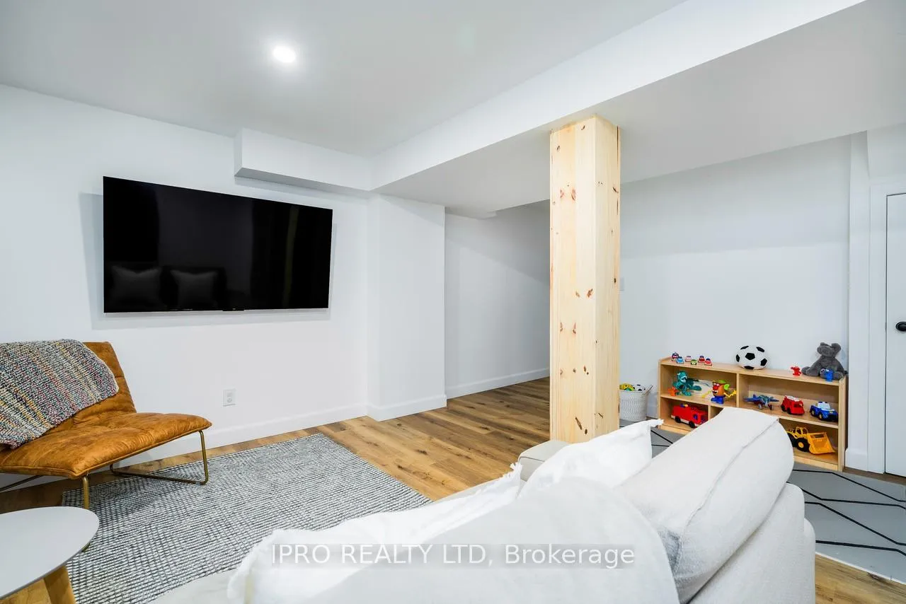 Photo 26 of 19 Reid Crescent, Collingwood — HOMEH