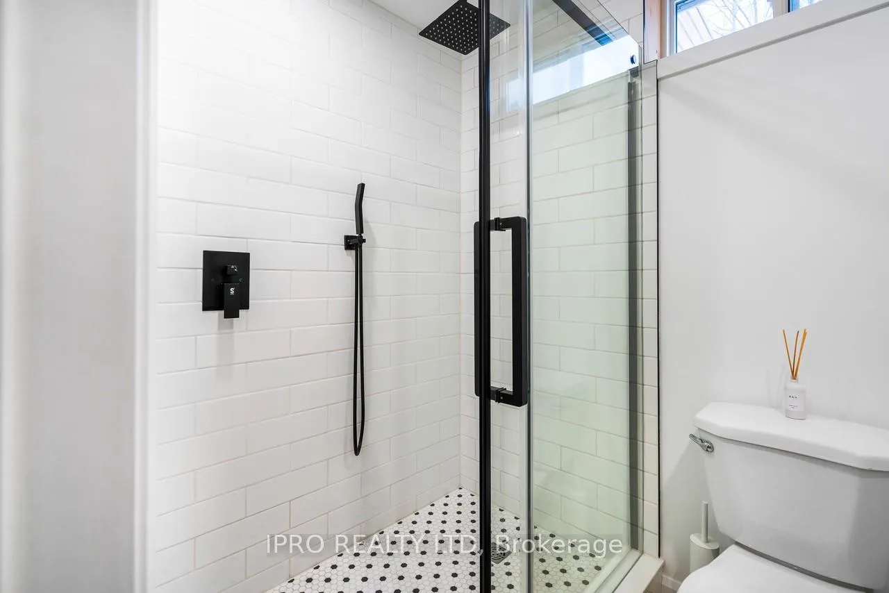 Photo 29 of 19 Reid Crescent, Collingwood — HOMEH
